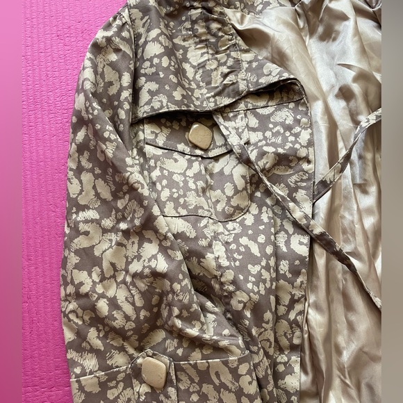 Luii Trench Coat - Short Sleeves *New* - Picture 3 of 7